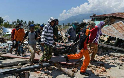 sismo de Indonesia Decenas de muertos en una iglesia arrasada por el sismo de Indonesia